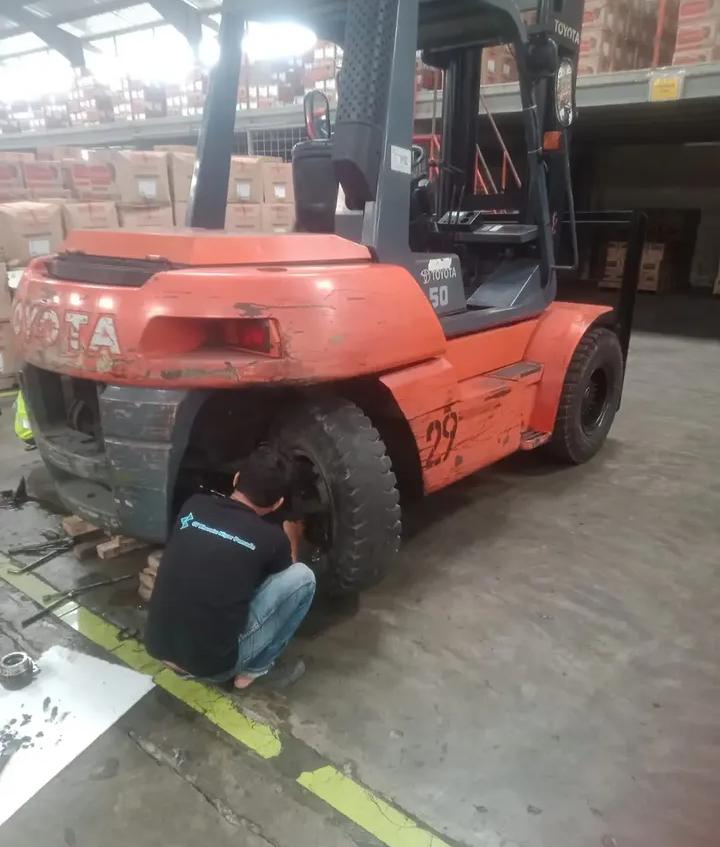 Proses maintenance forklift - CV Bharata Nigar Persada